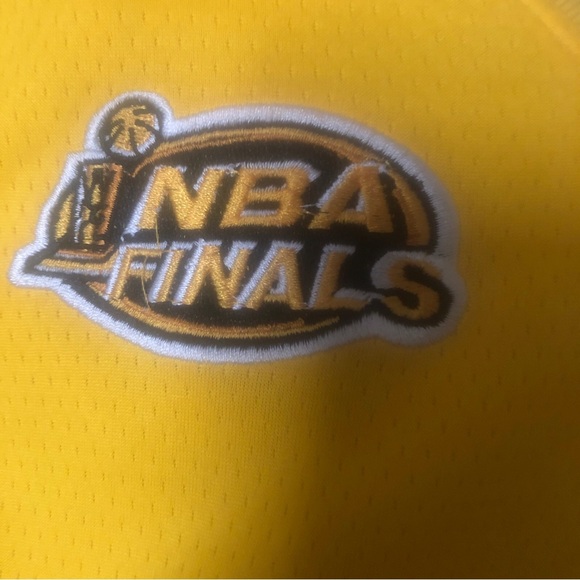 KOBE BRYANT LEGENDARY ICON 1999-2000 ROOKIE JERSEY #8 & SHOES #8 & FITTED - Picture 3 of 12